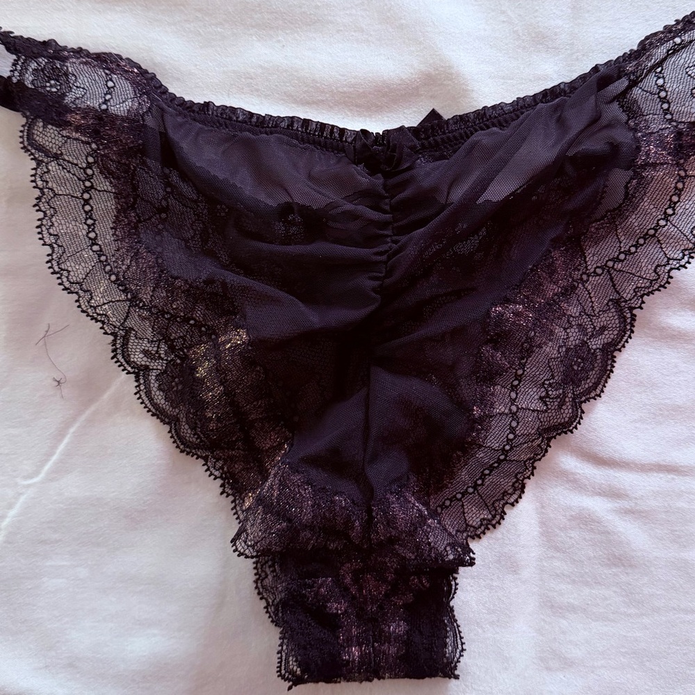 Preowned Victoria's Secret Fashion Show Black Lace Metallic Details Panties Sz M